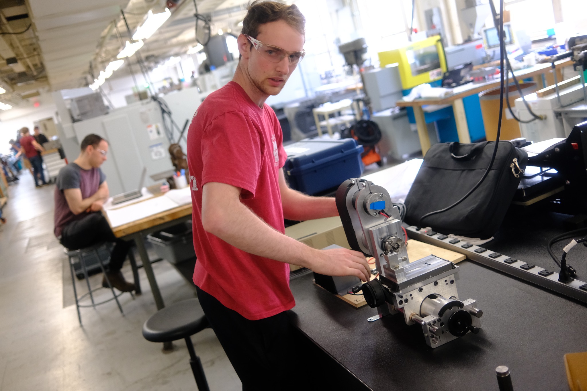 Hands-on lathe assembly